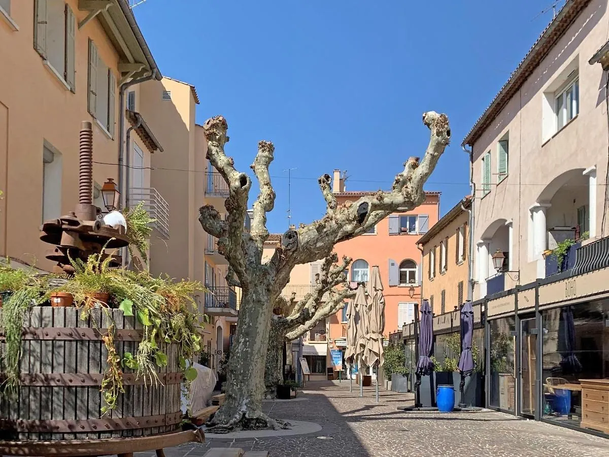 Vue Jardin Villa Sainte-Maxime 0*,
